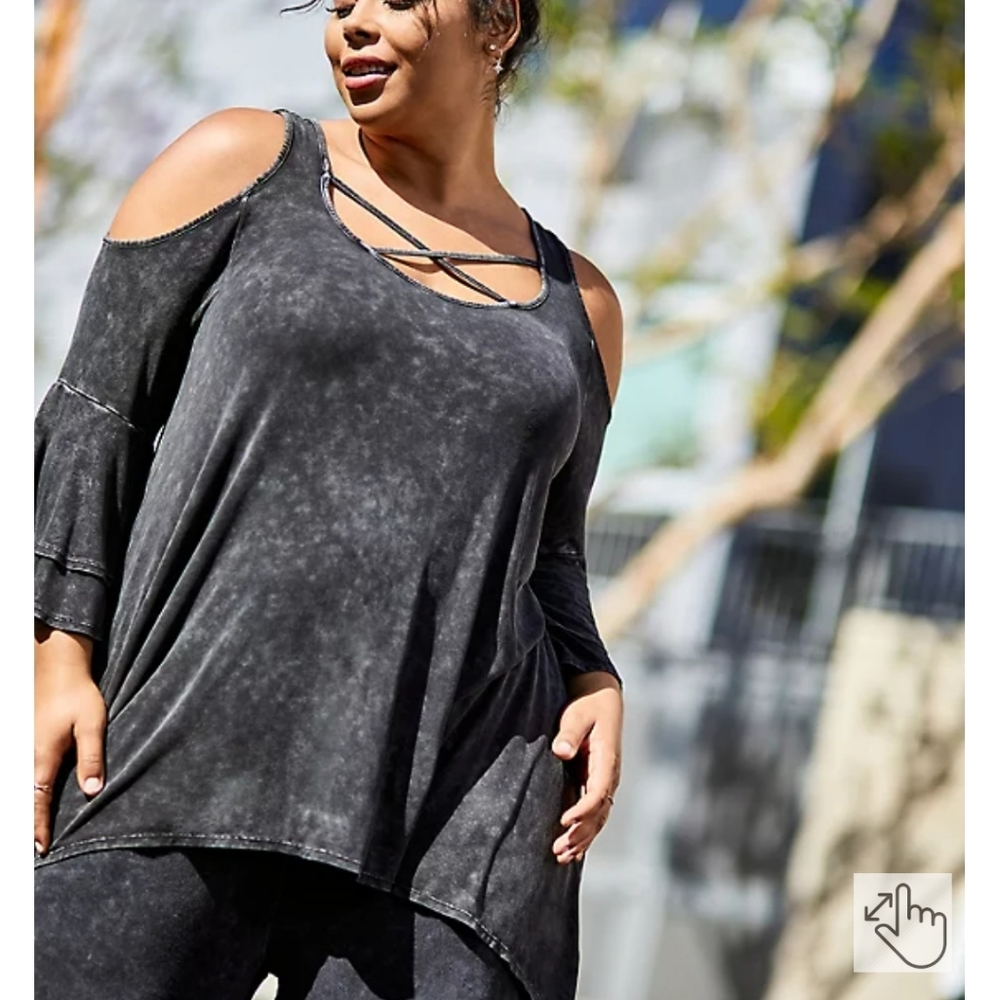 Torrid super soft strappy sharkbite top